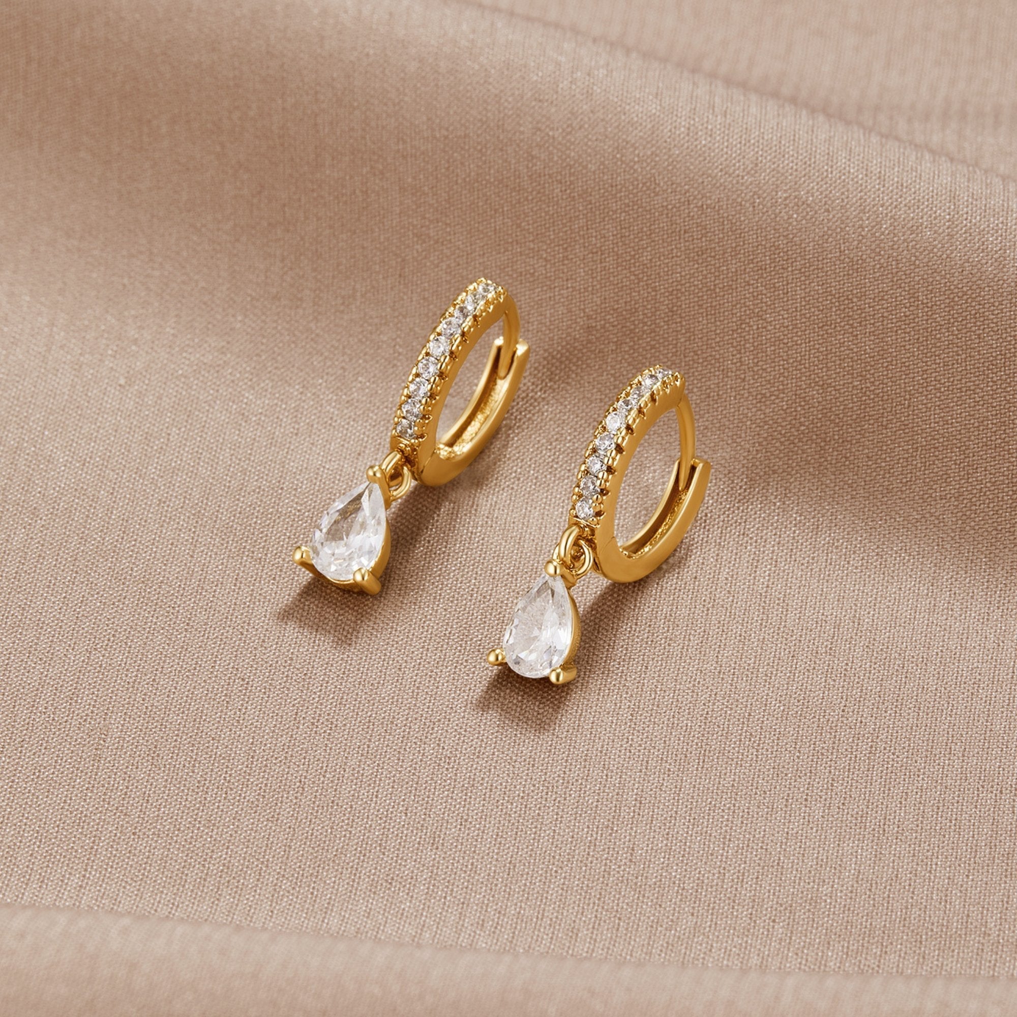 VENALIS | Élégantes boucles d'oreilles blanches